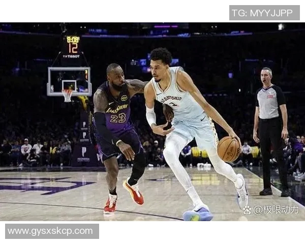 冲突升级!浓眉与教练发生激烈争执 冲突升级!浓眉与教练发生激烈争执